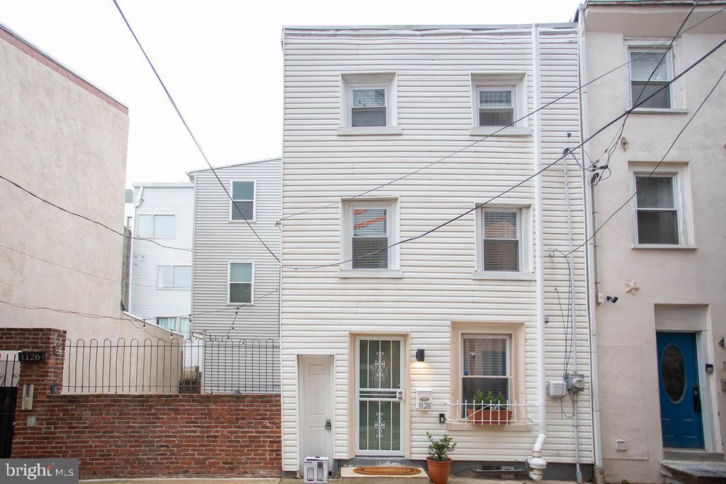 1128 O'NEIL ST Property Photo 1