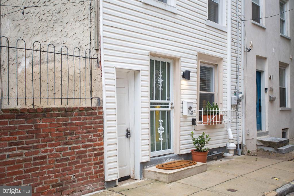 1128 O'neil St Property Photo 3