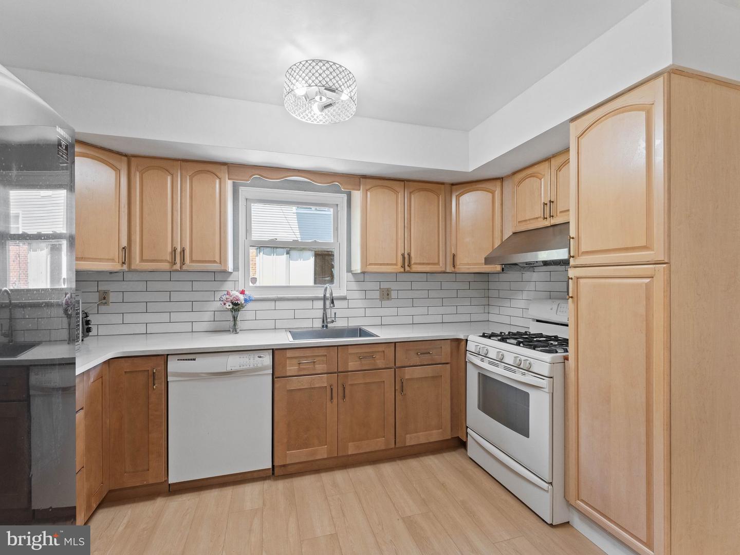 1012 Tomlinson Property Photo 9
