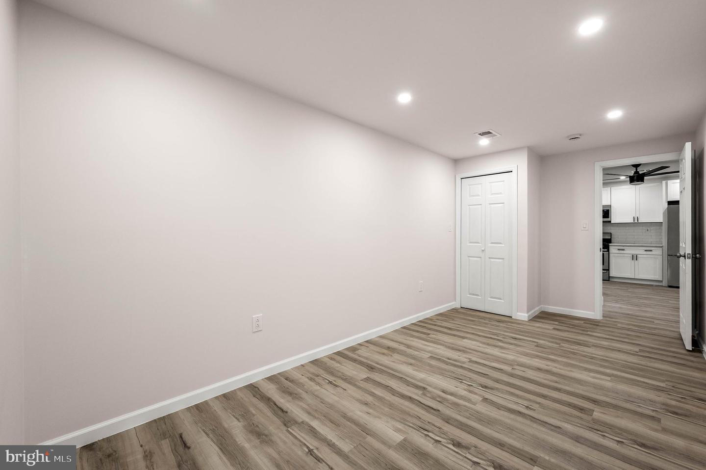 437 W Girard Ave #1 Property Photo 11