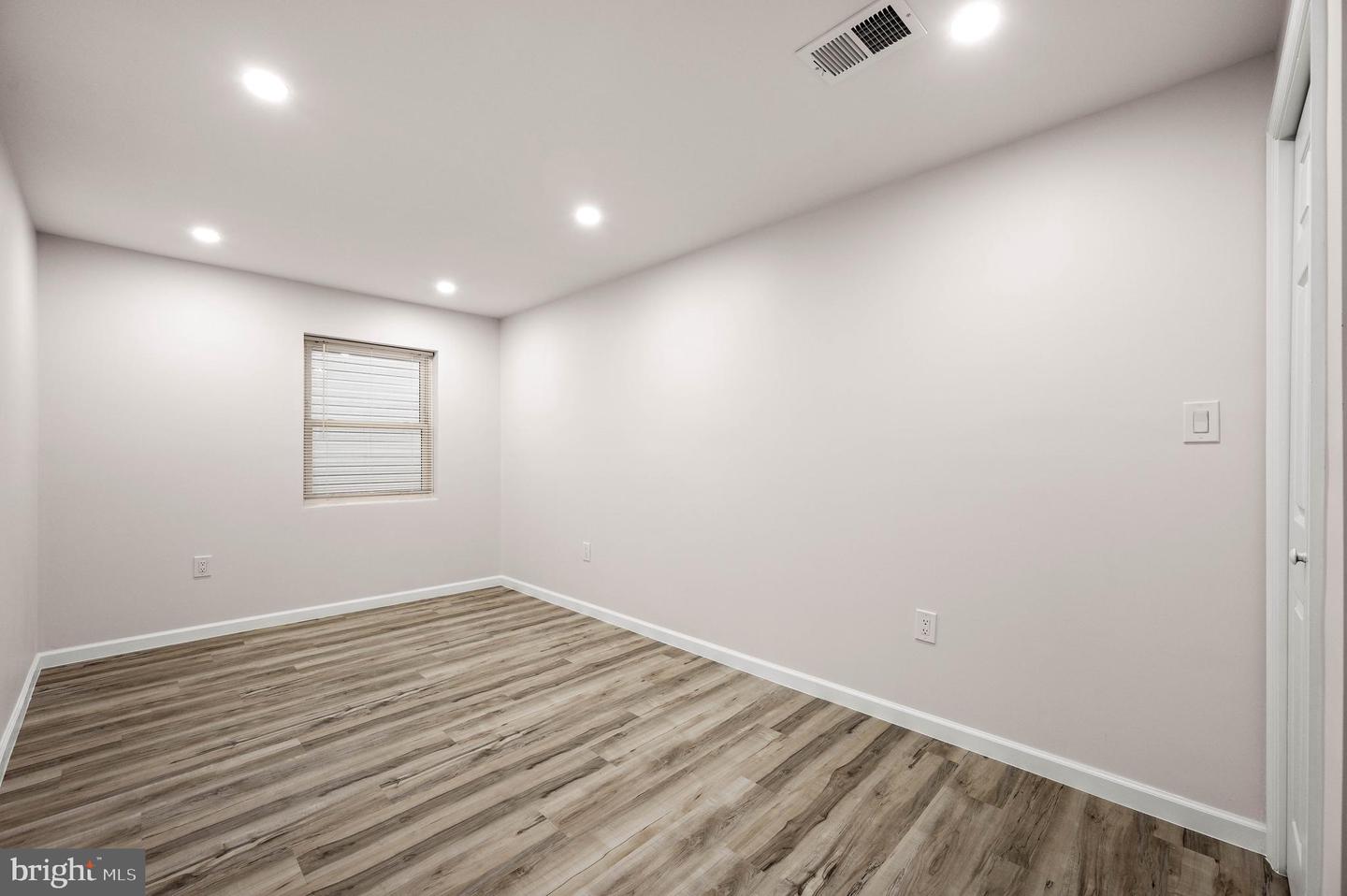 437 W Girard Ave #1 Property Photo 12