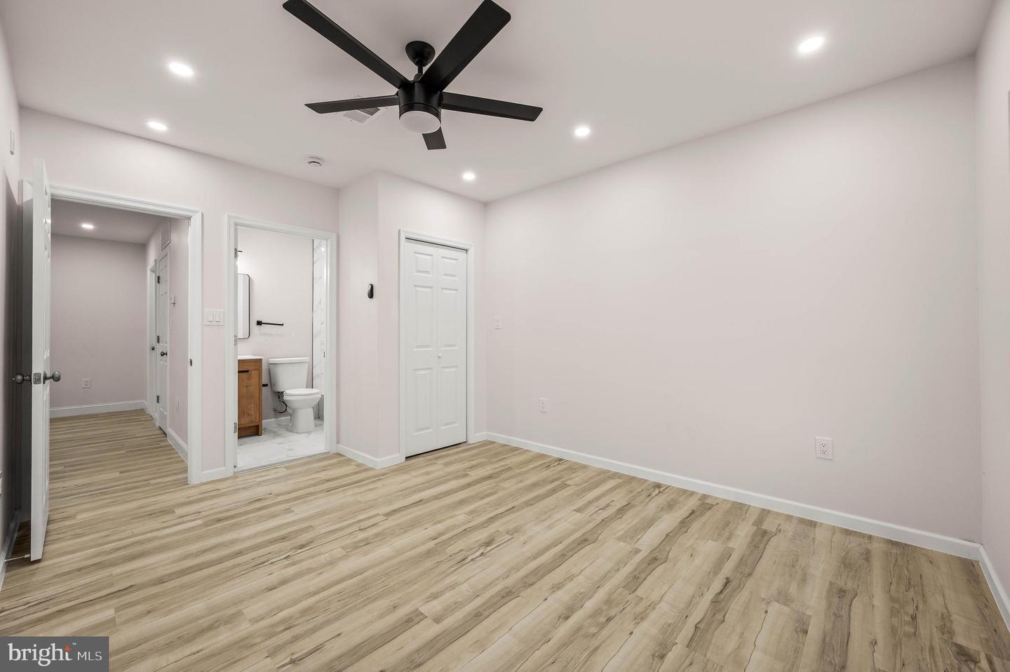 437 W Girard Ave #1 Property Photo 15