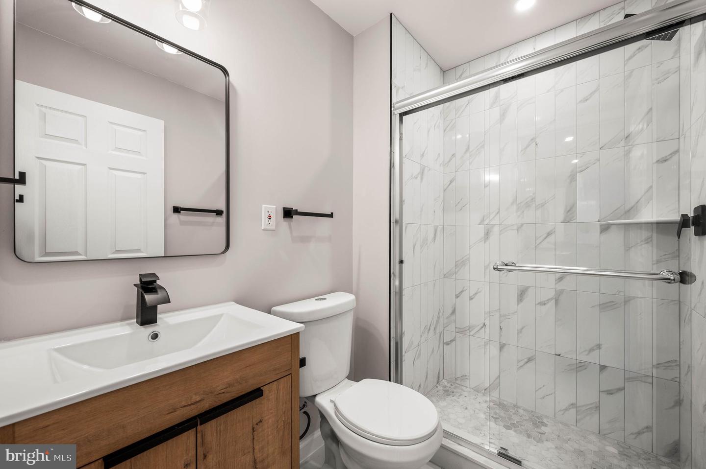 437 W Girard Ave #1 Property Photo 17
