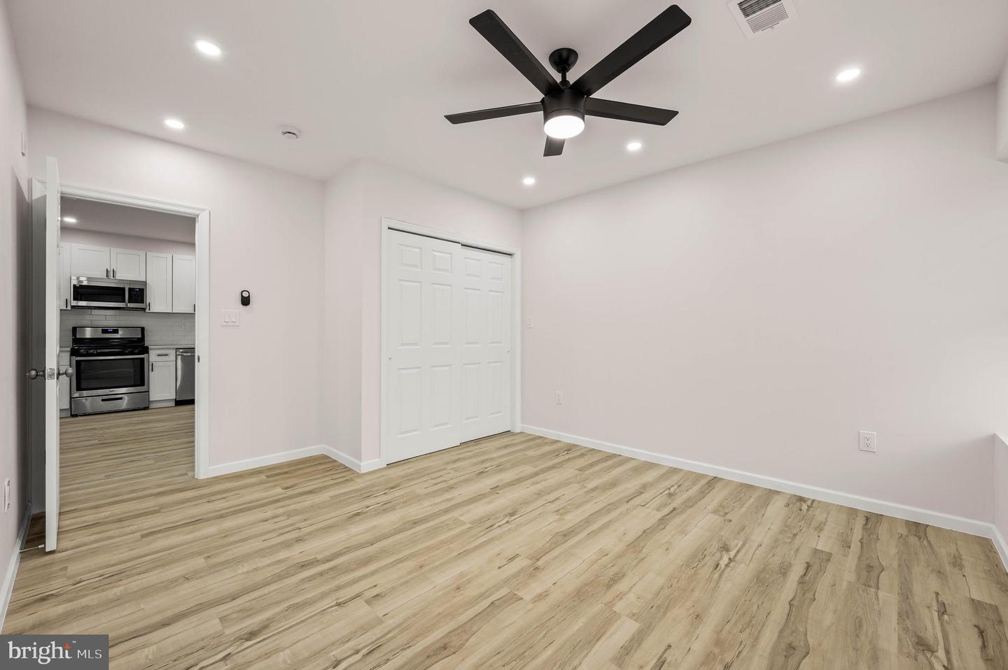 437 W Girard Ave #1 Property Photo 18