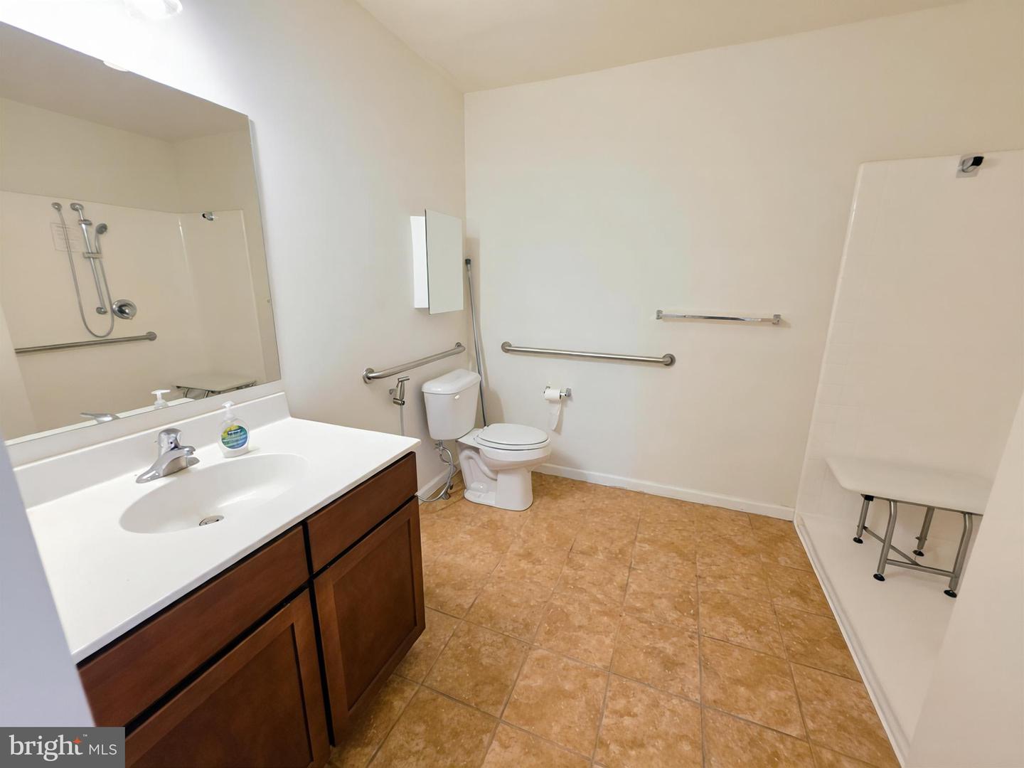 121-33 S 43rd St #102 Property Photo 4