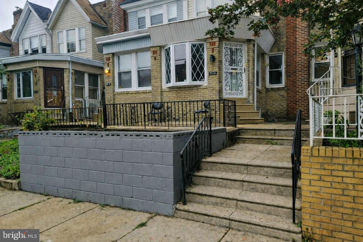 5814 N 15TH ST Property Photo 1