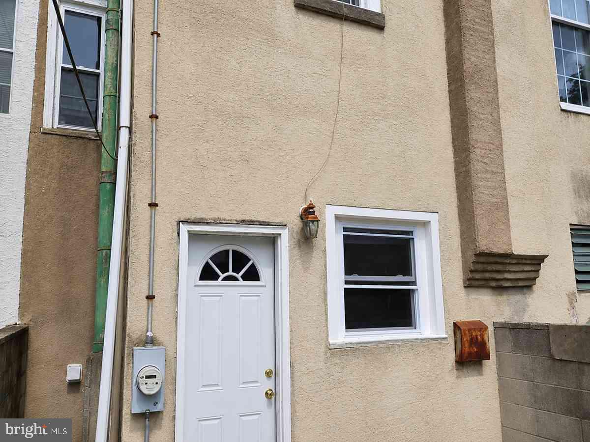 2226 Sigel St Property Photo 3