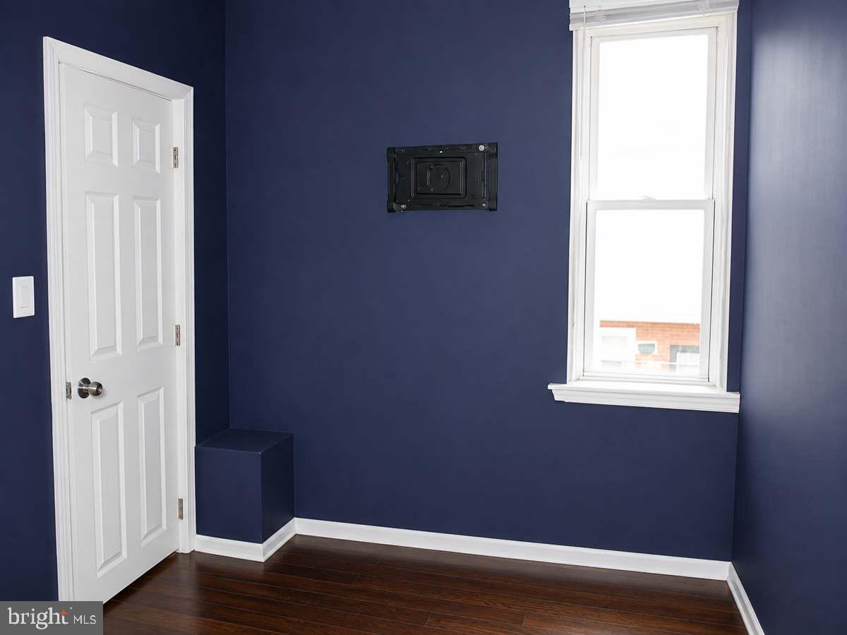 2226 Sigel St Property Photo 12