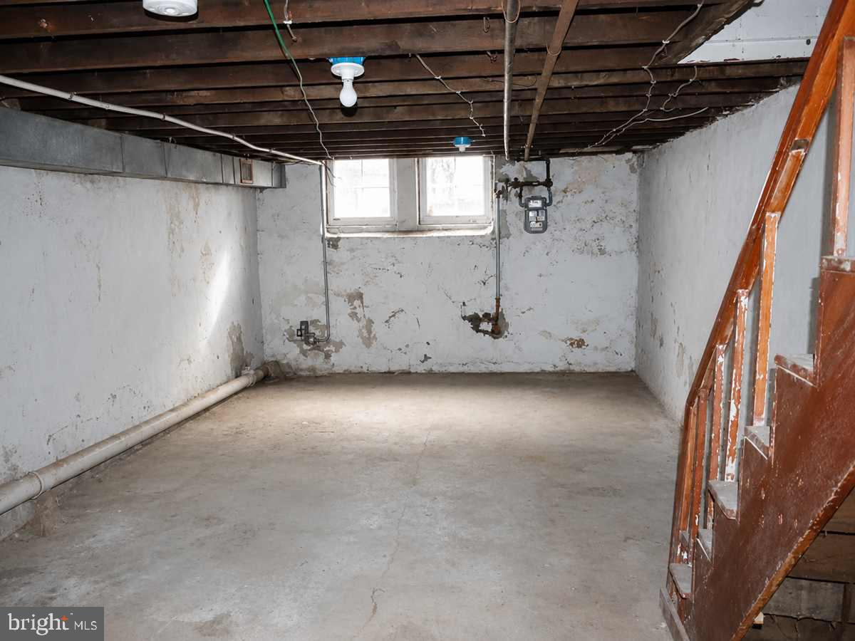 2226 Sigel St Property Photo 16