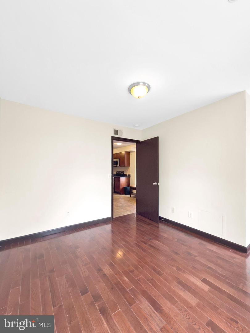 230 Market St #3 Property Photo 4