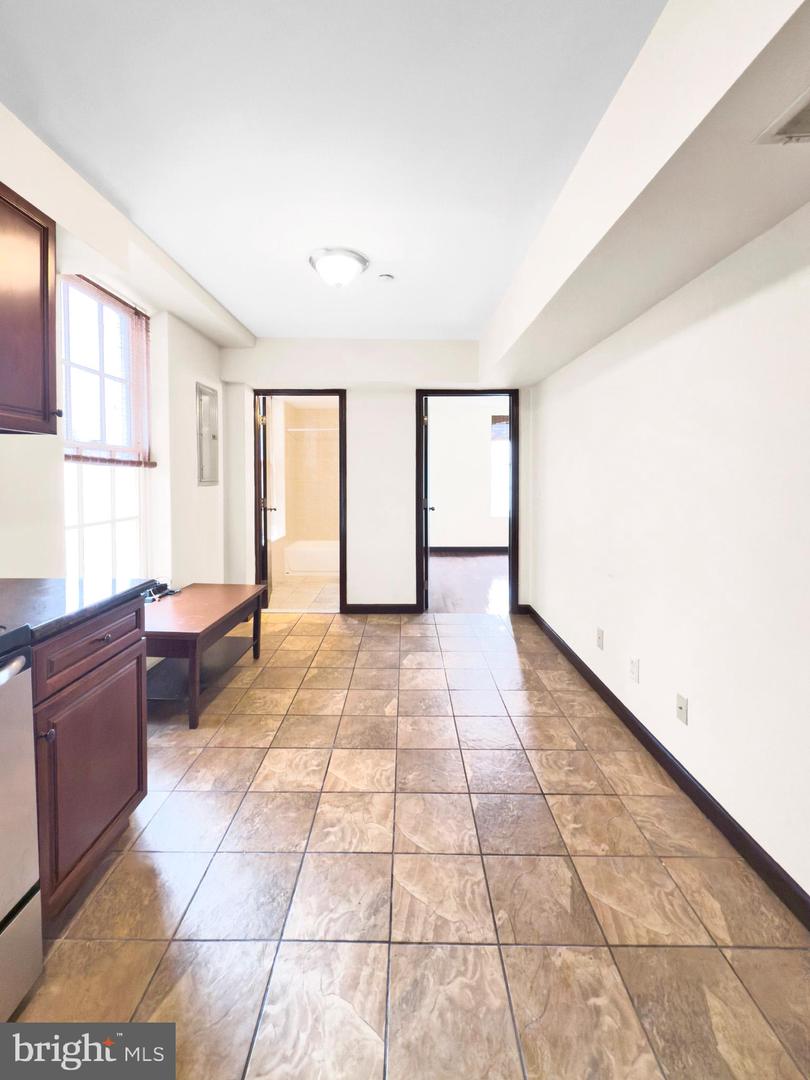 230 Market St #3 Property Photo 6
