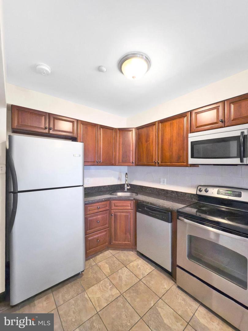 230 Market St #3 Property Photo 8