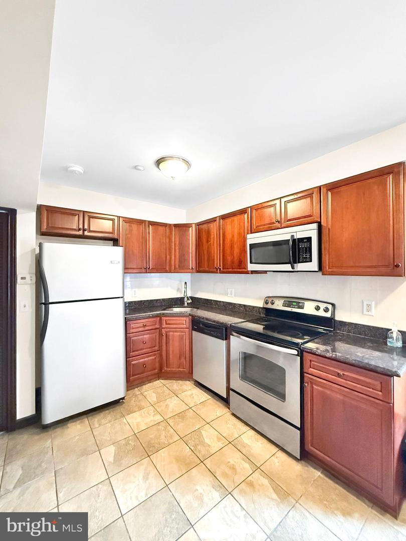 230 Market St #3 Property Photo 9