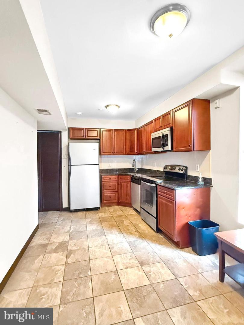 230 Market St #3 Property Photo 10
