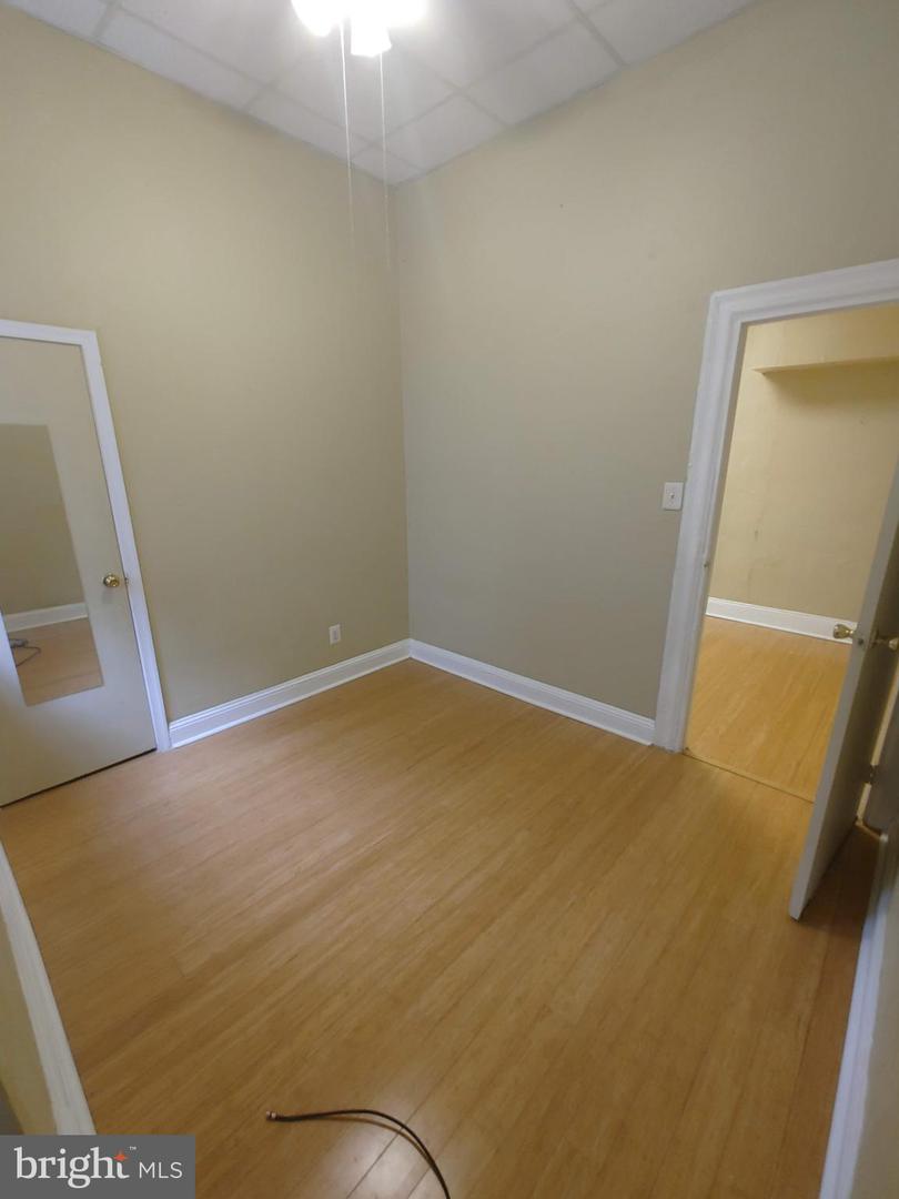 4015 Pine St #1r Property Photo 3