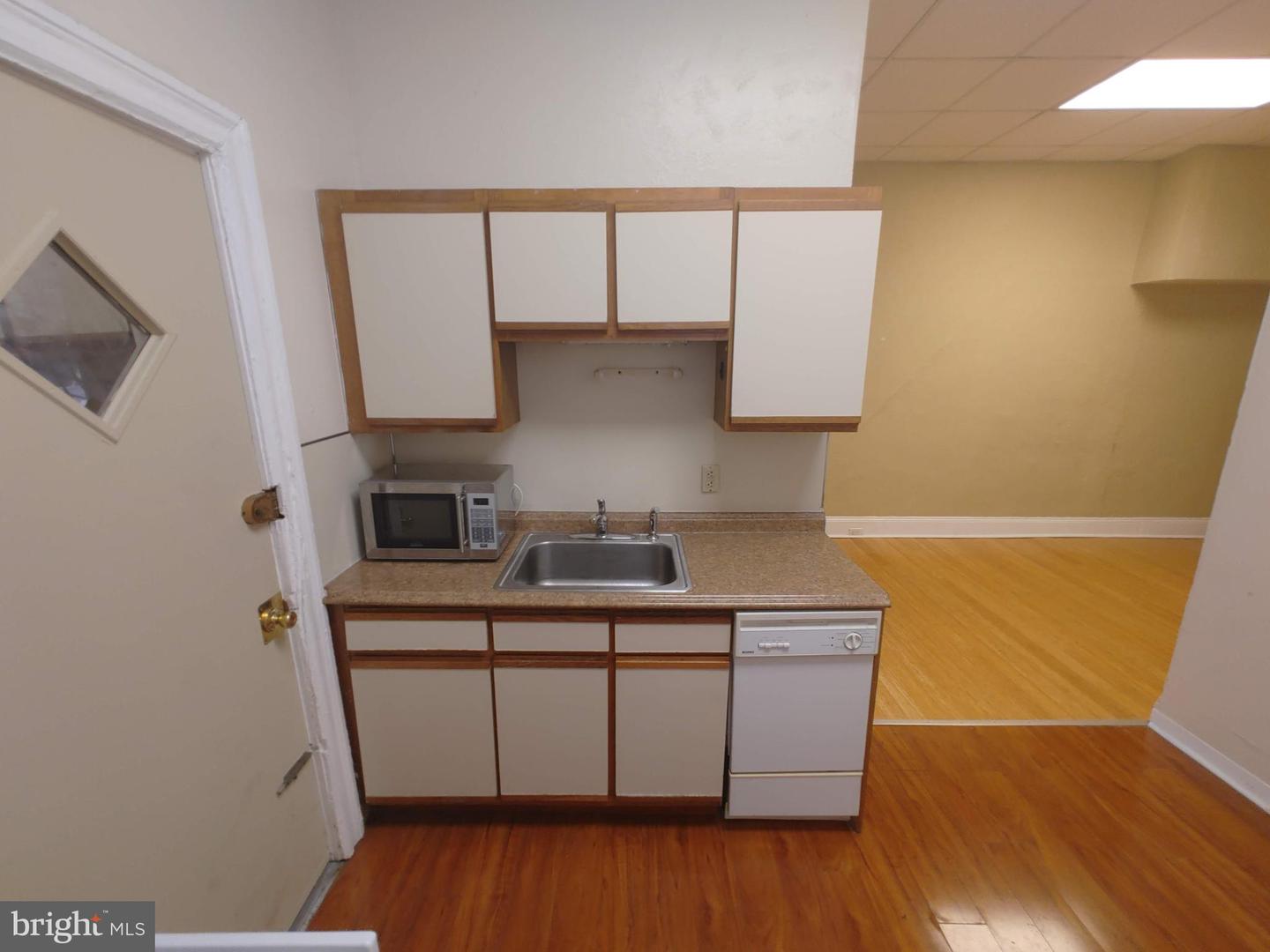 4015 Pine St #1r Property Photo 7