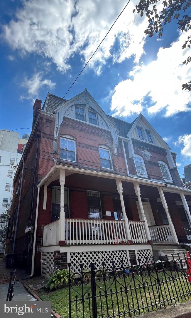 115 S 42nd St #3 Property Photo 1