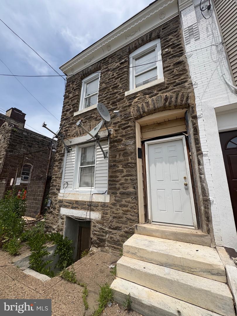 2037 W Toronto St Property Photo 1