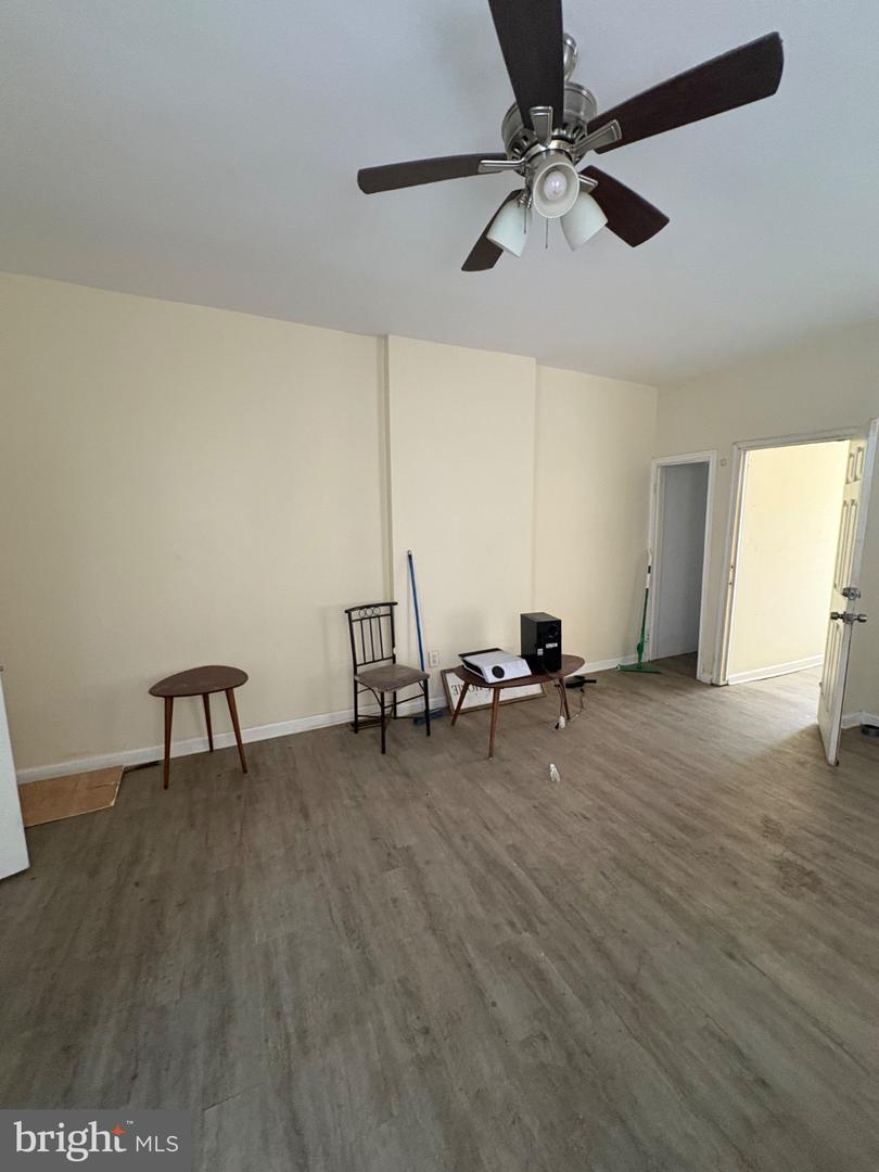 2037 W Toronto St Property Photo 3