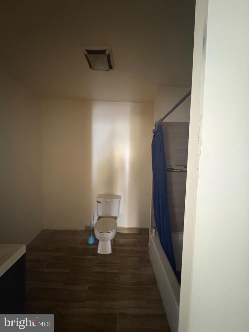 2037 W Toronto St Property Photo 5