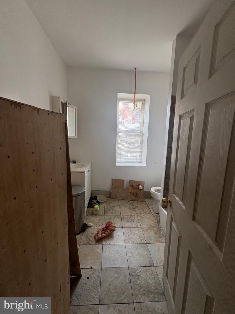 2037 W Toronto St Property Photo 10