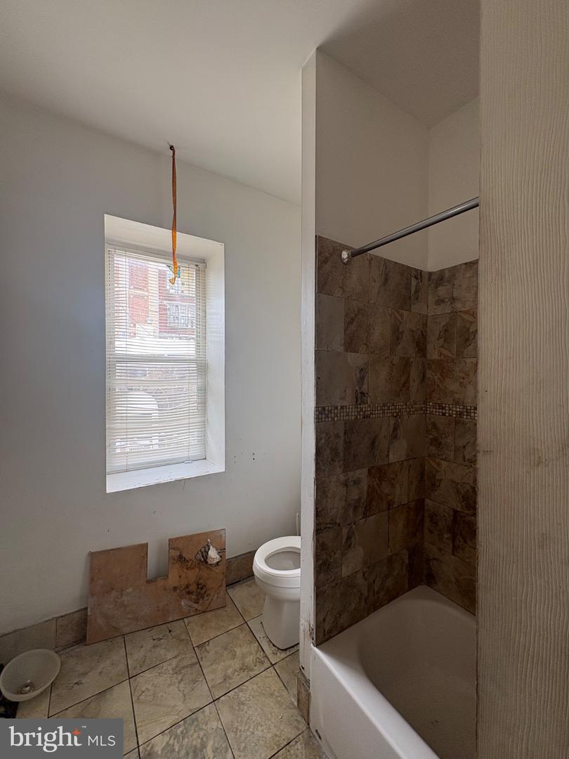 2037 W Toronto St Property Photo 11