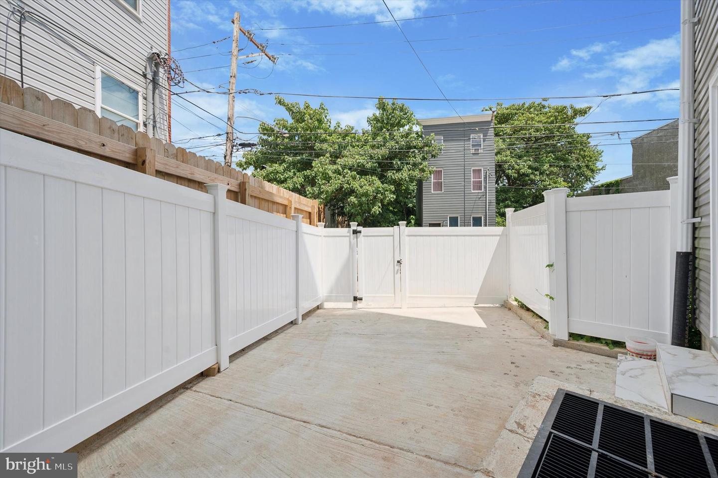 2405 Ridge Ave #1 Property Photo 2
