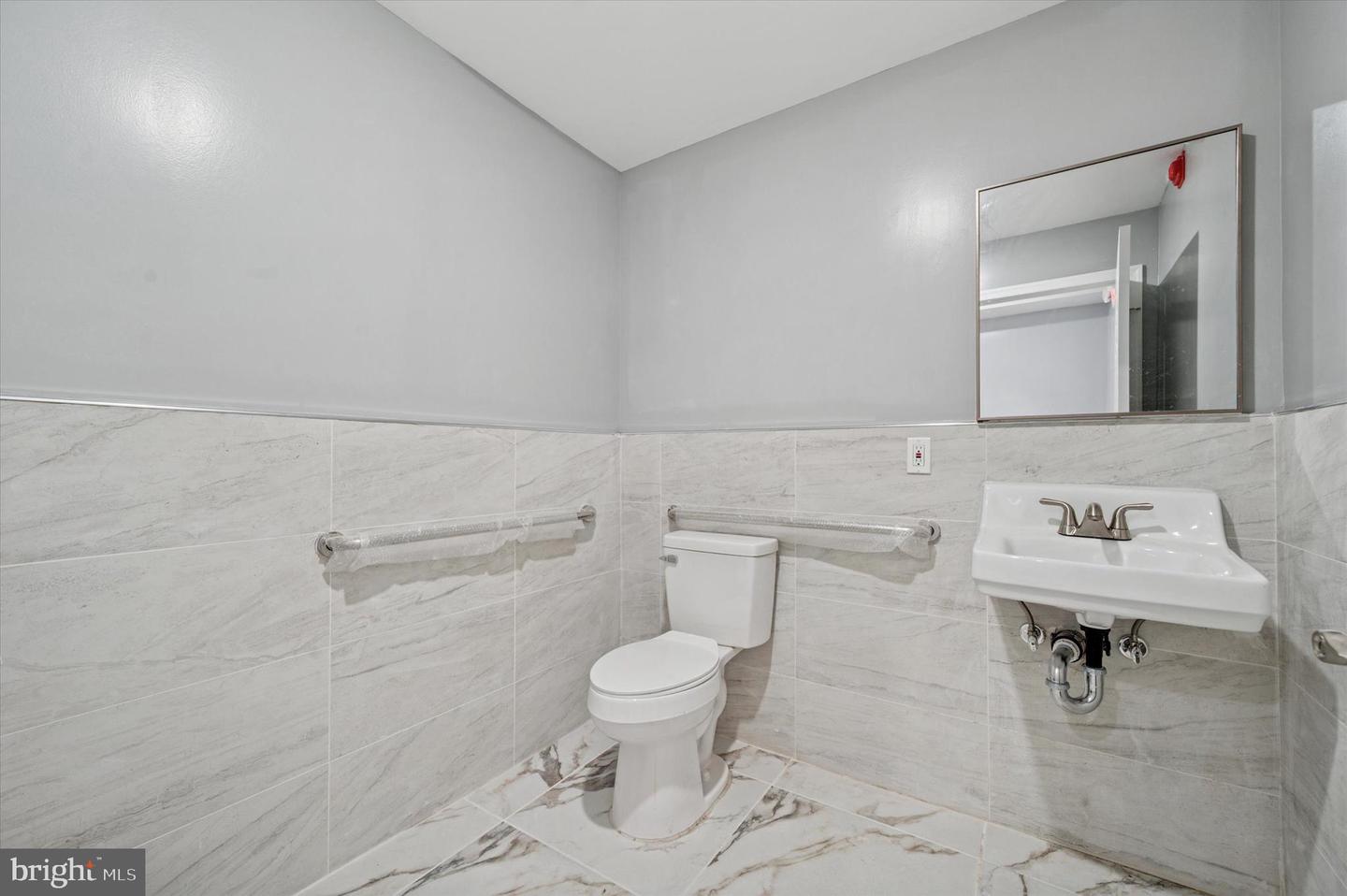 2405 Ridge Ave #1 Property Photo 4