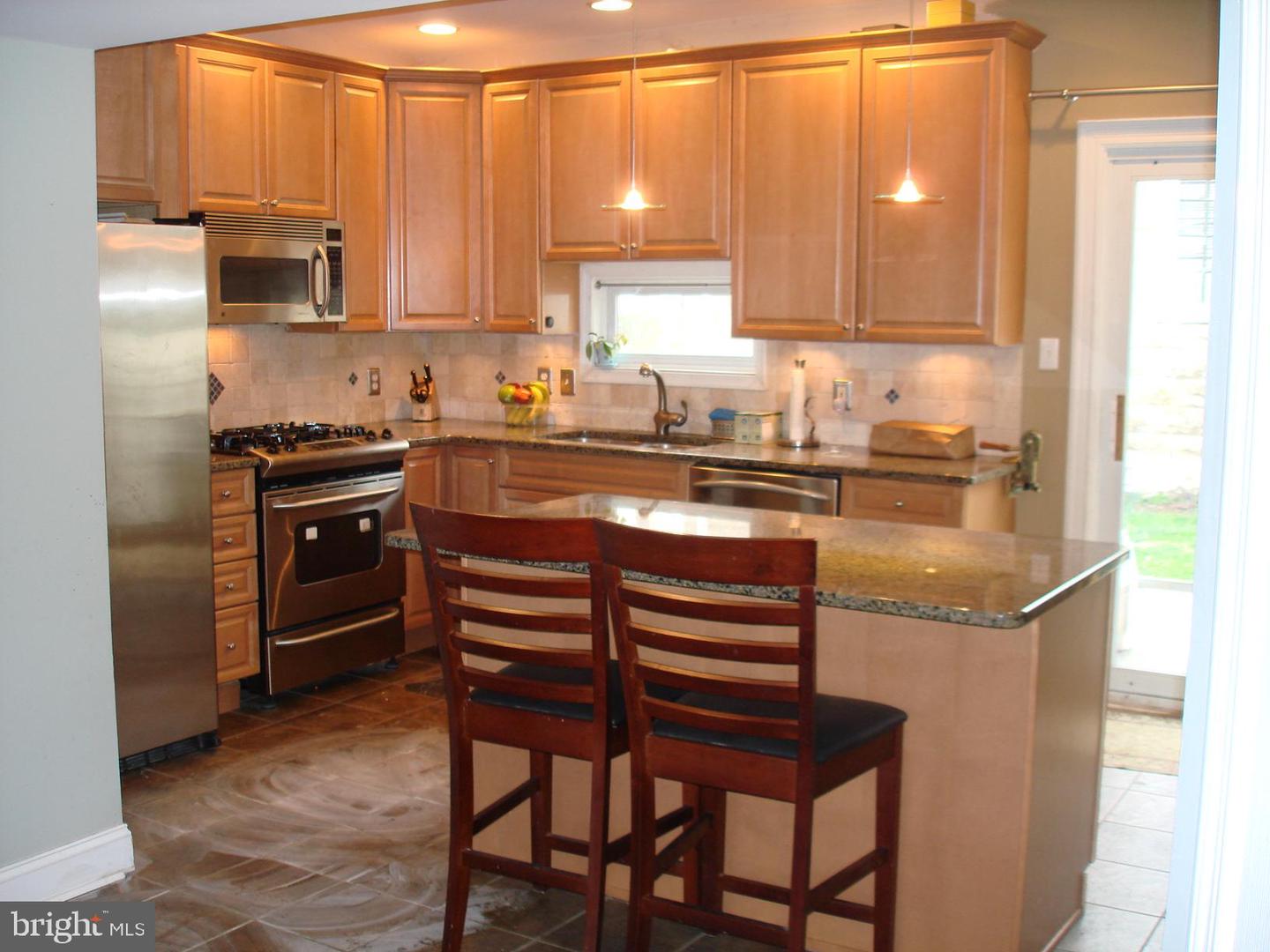 160 Levering St Property Photo 4