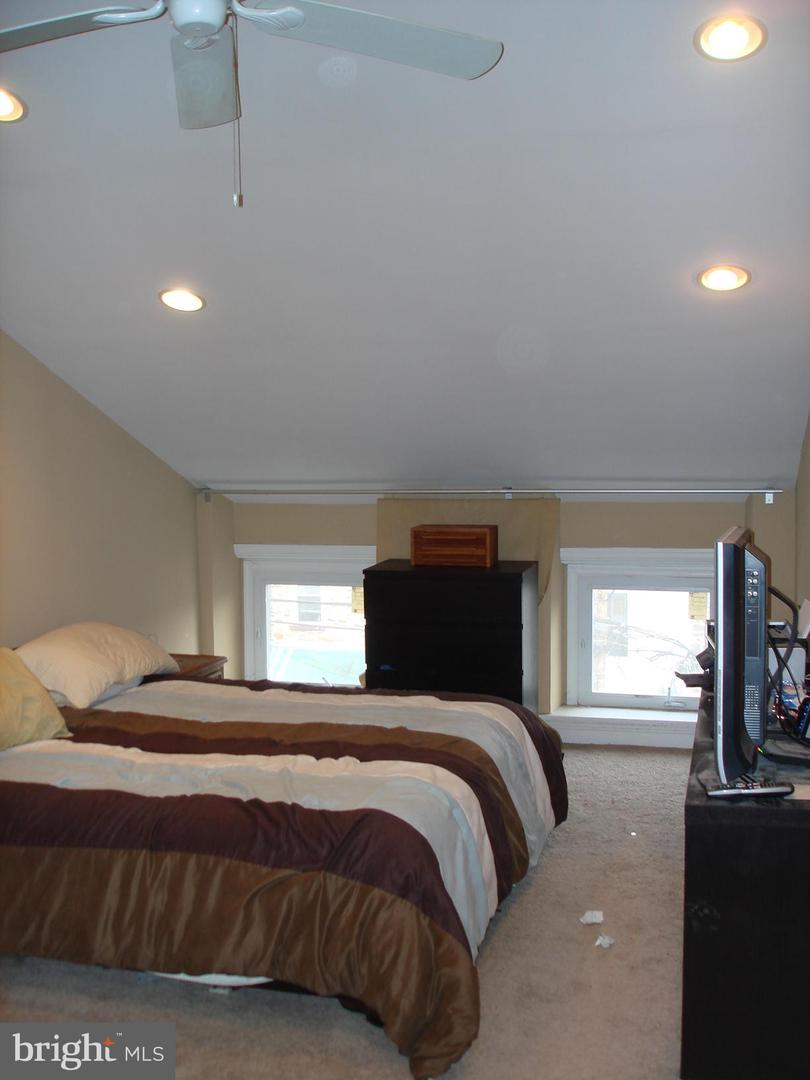 160 Levering St Property Photo 9
