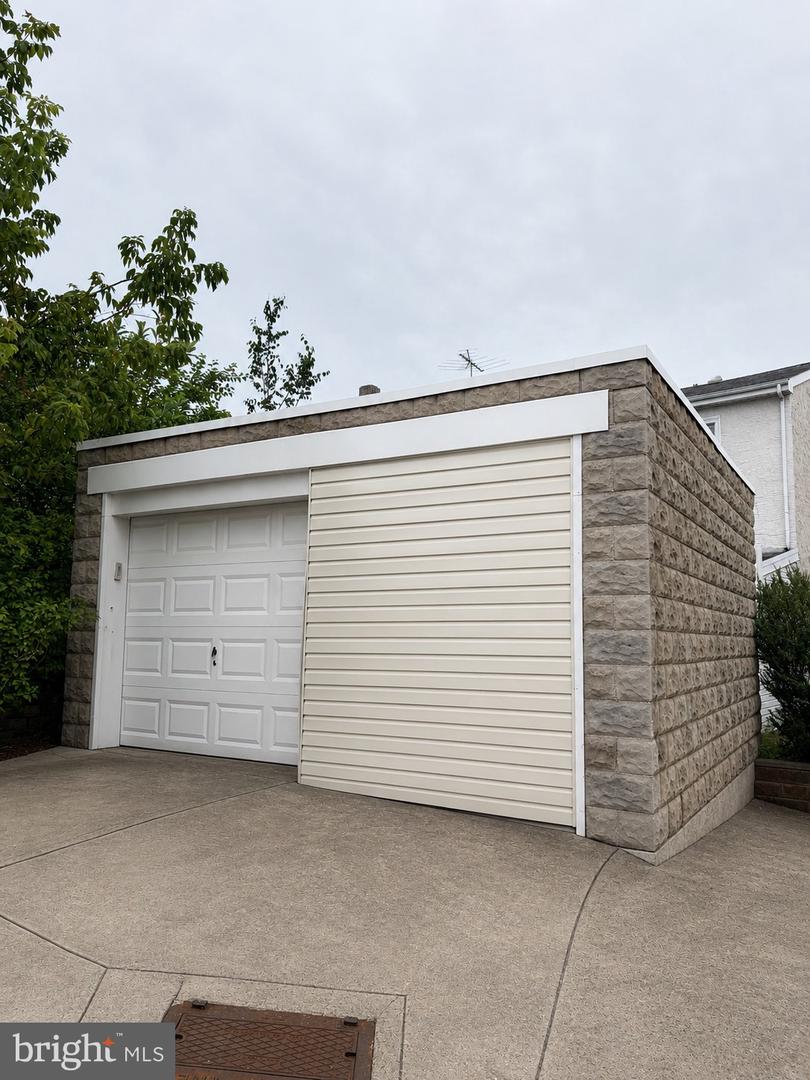 160 Levering St Property Photo 13