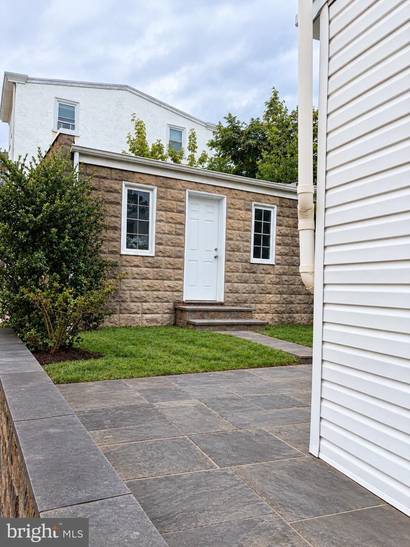 160 Levering St Property Photo 14