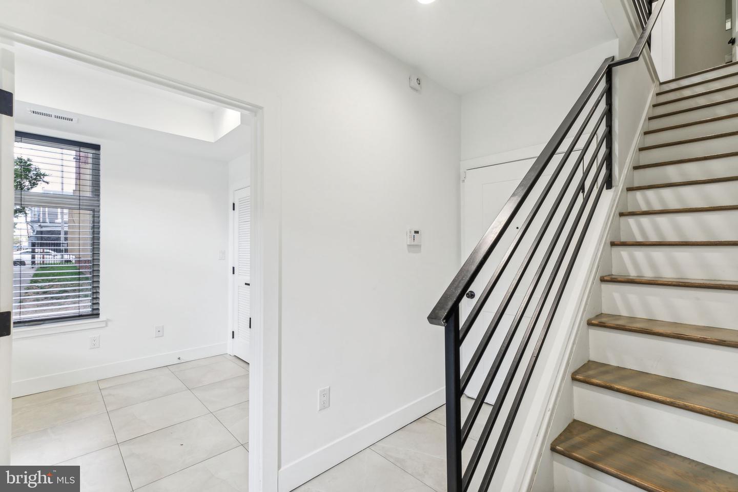 2835 Edgemont St Property Photo 8