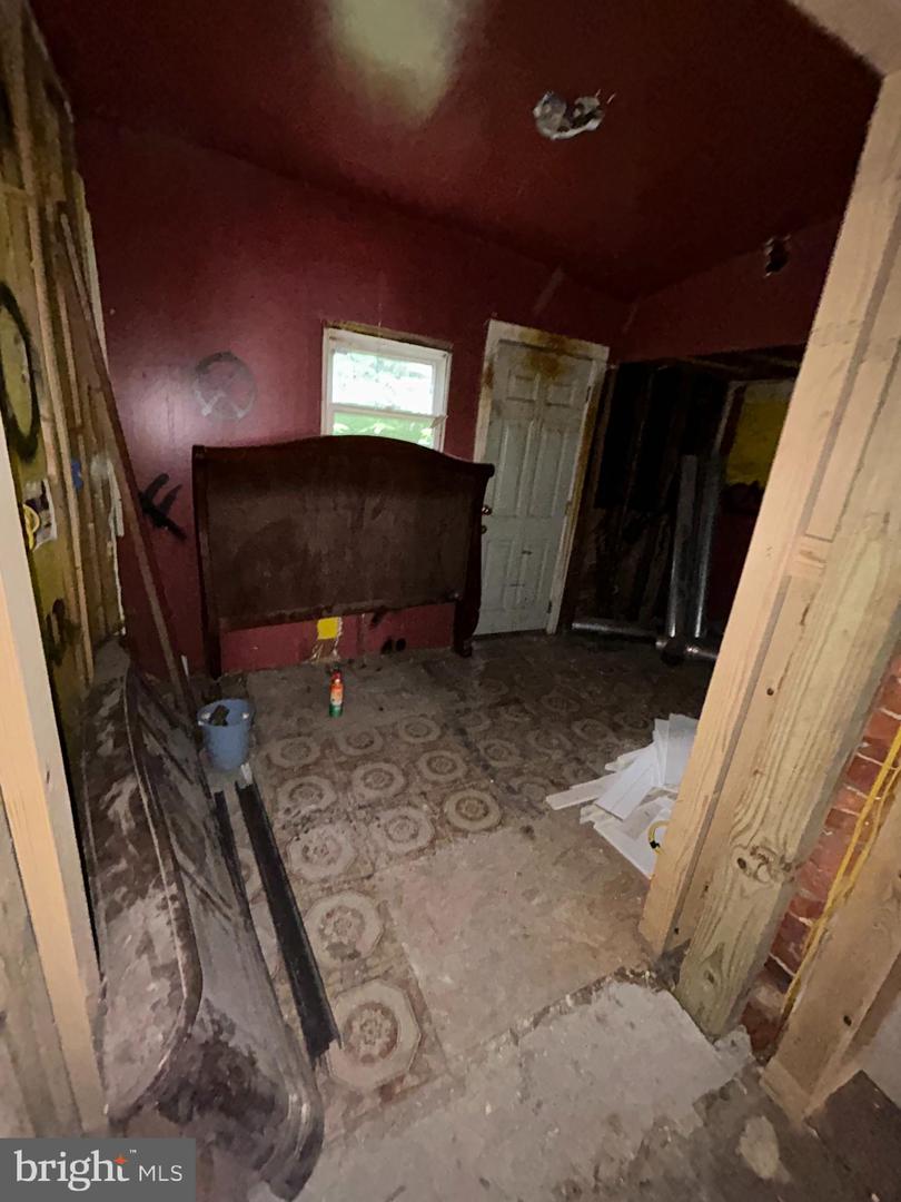2330 Cross St Property Photo 4