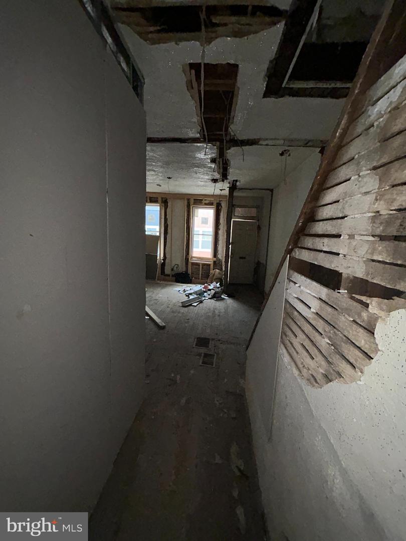 2330 Cross St Property Photo 5