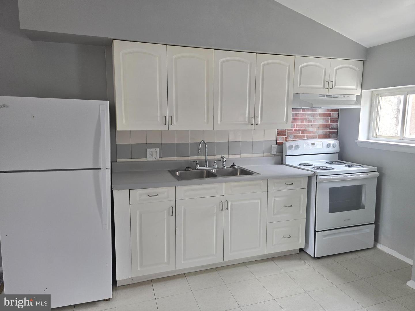 1936 CAMBRIDGE ST #2 Property Photo 1