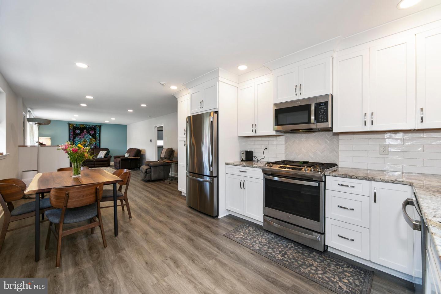 7703 Lister St Property Photo 9