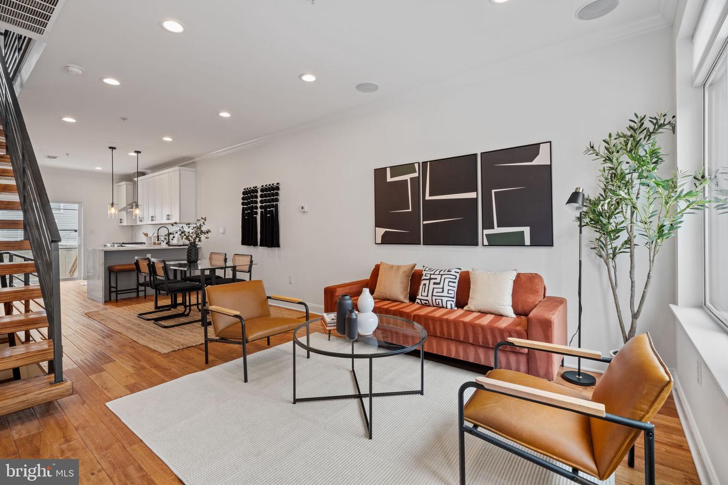 1450 N Dover St Property Photo 1
