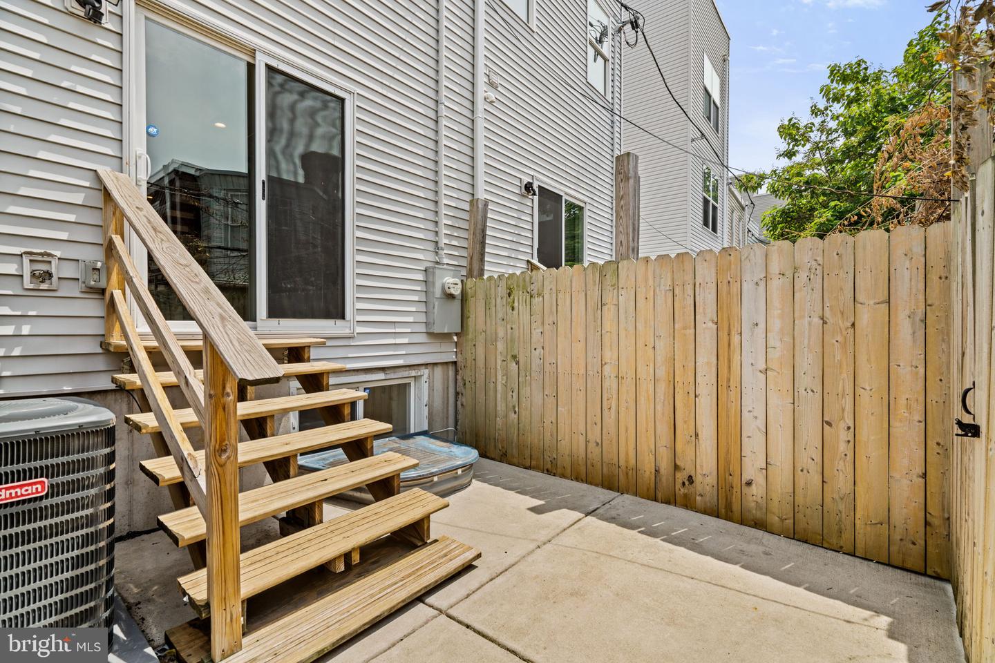 1450 N Dover St Property Photo 12