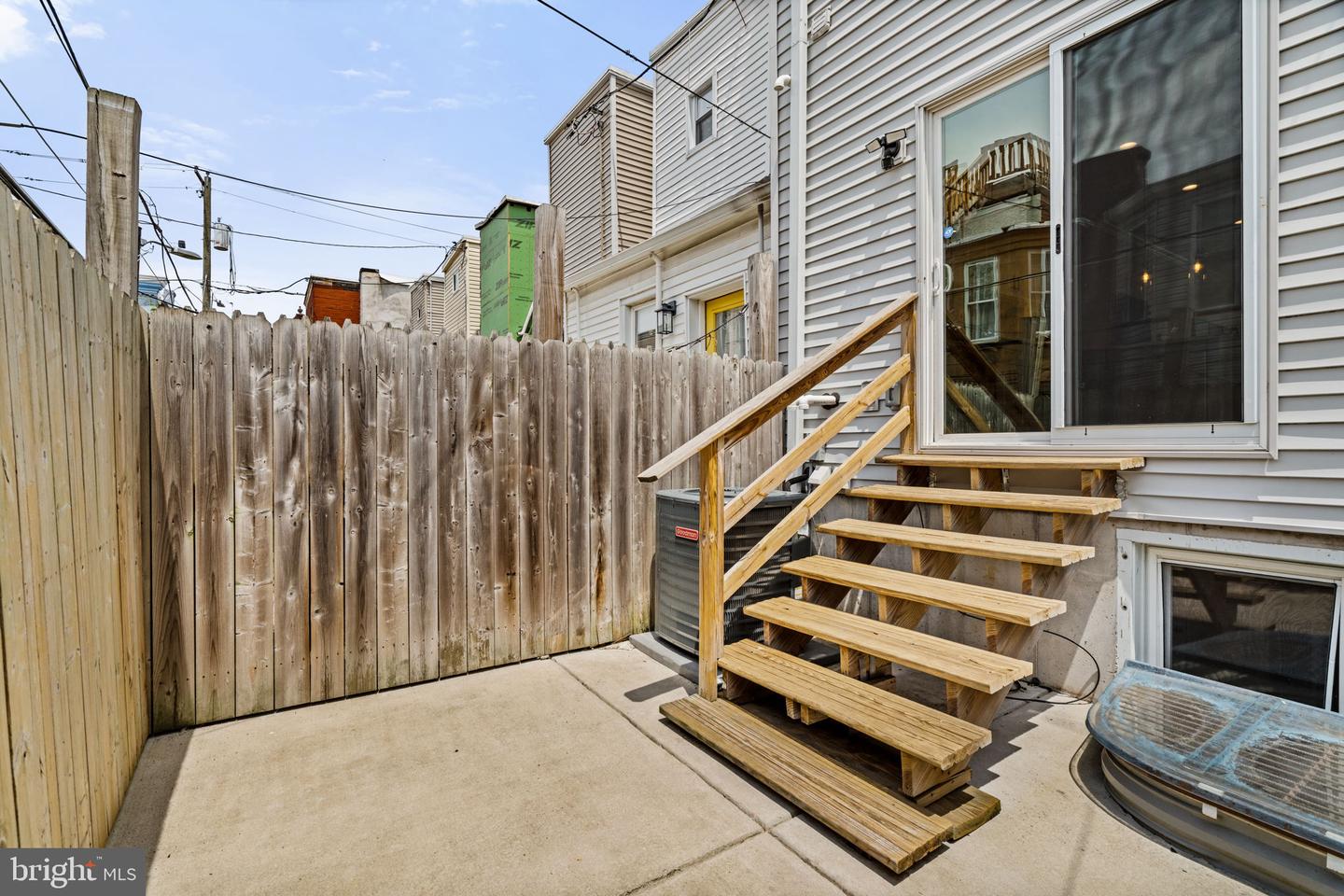 1450 N Dover St Property Photo 13