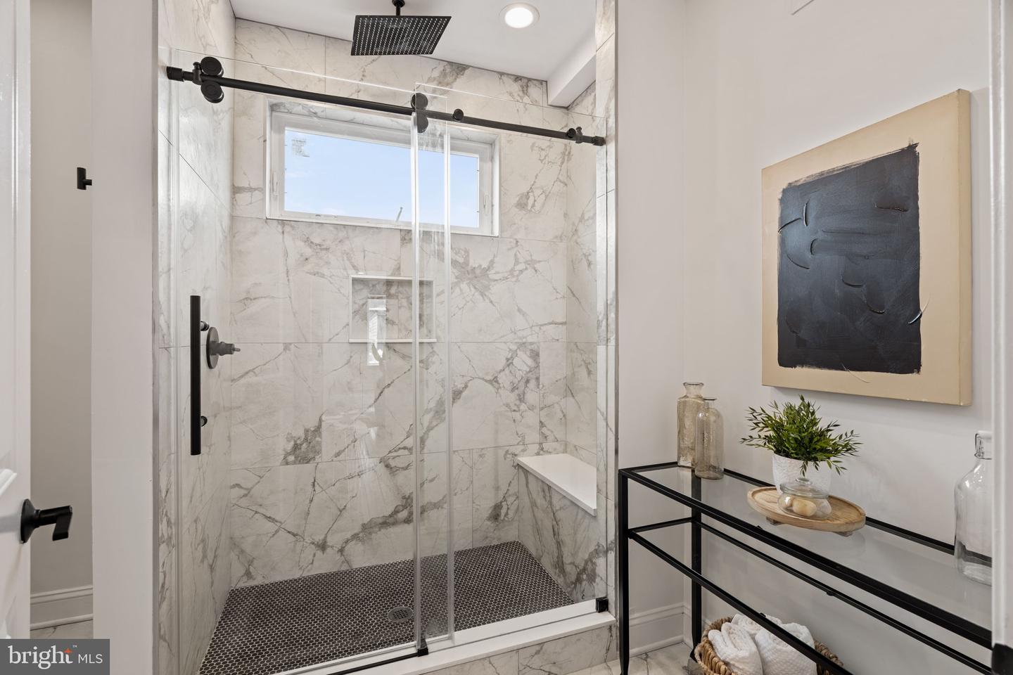 1450 N Dover St Property Photo 19