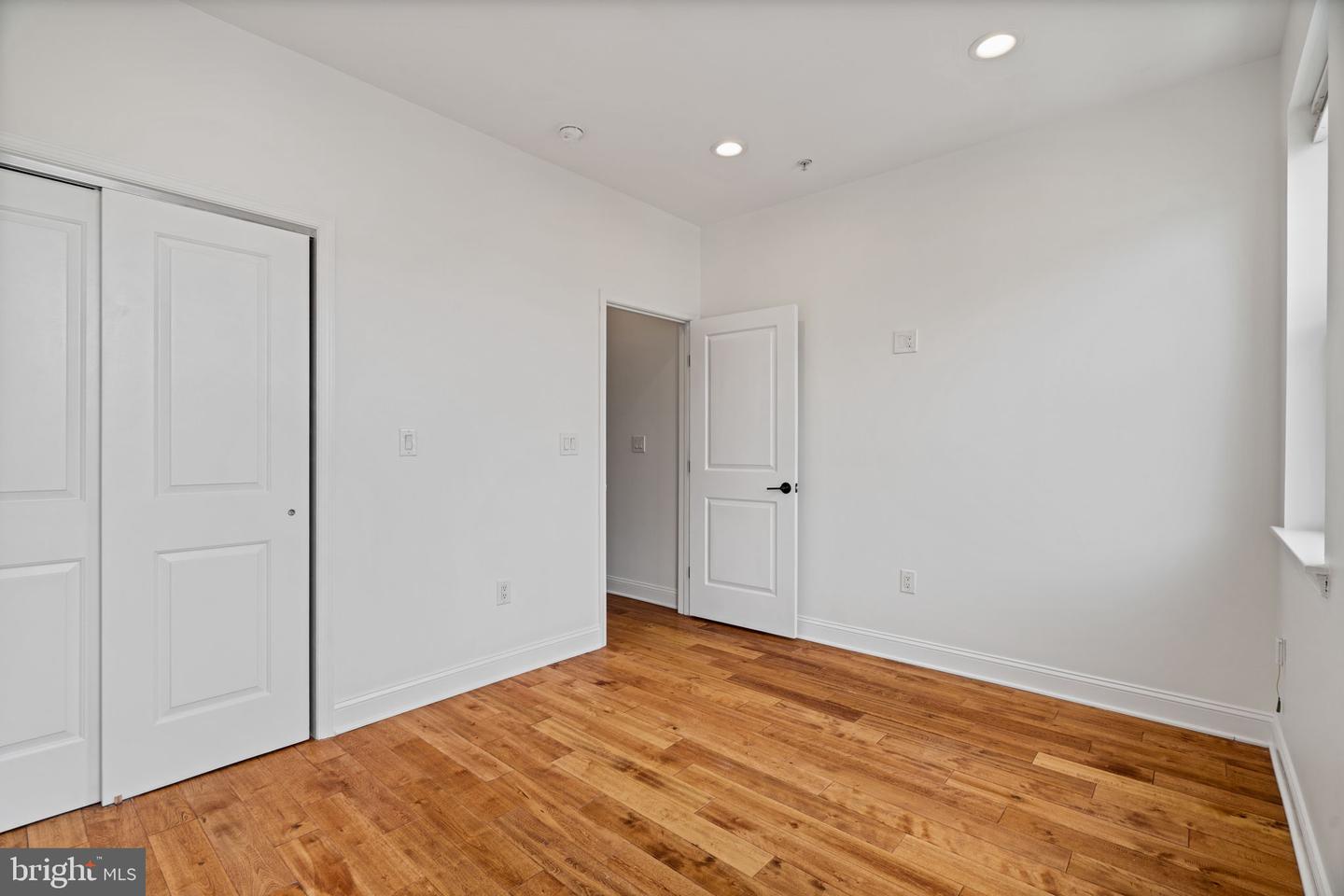 1450 N Dover St Property Photo 23