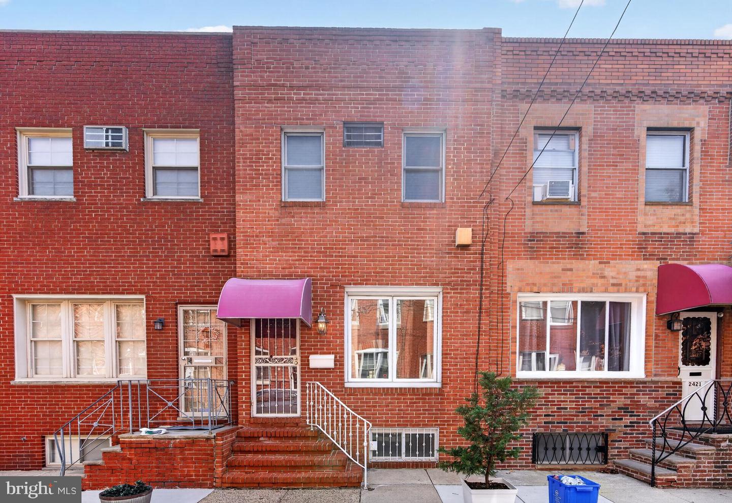 2419 S Woodstock St Property Photo 1