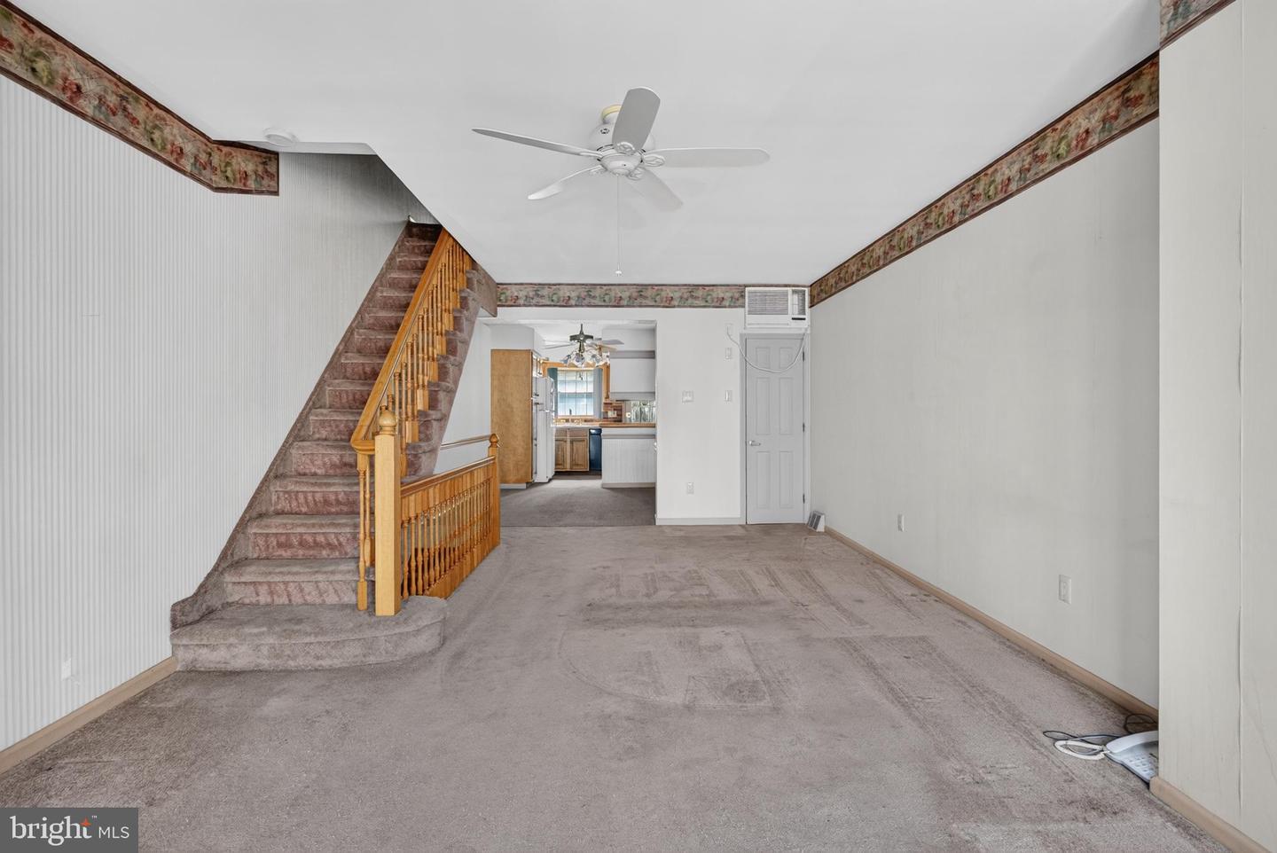 2419 S Woodstock St Property Photo 3