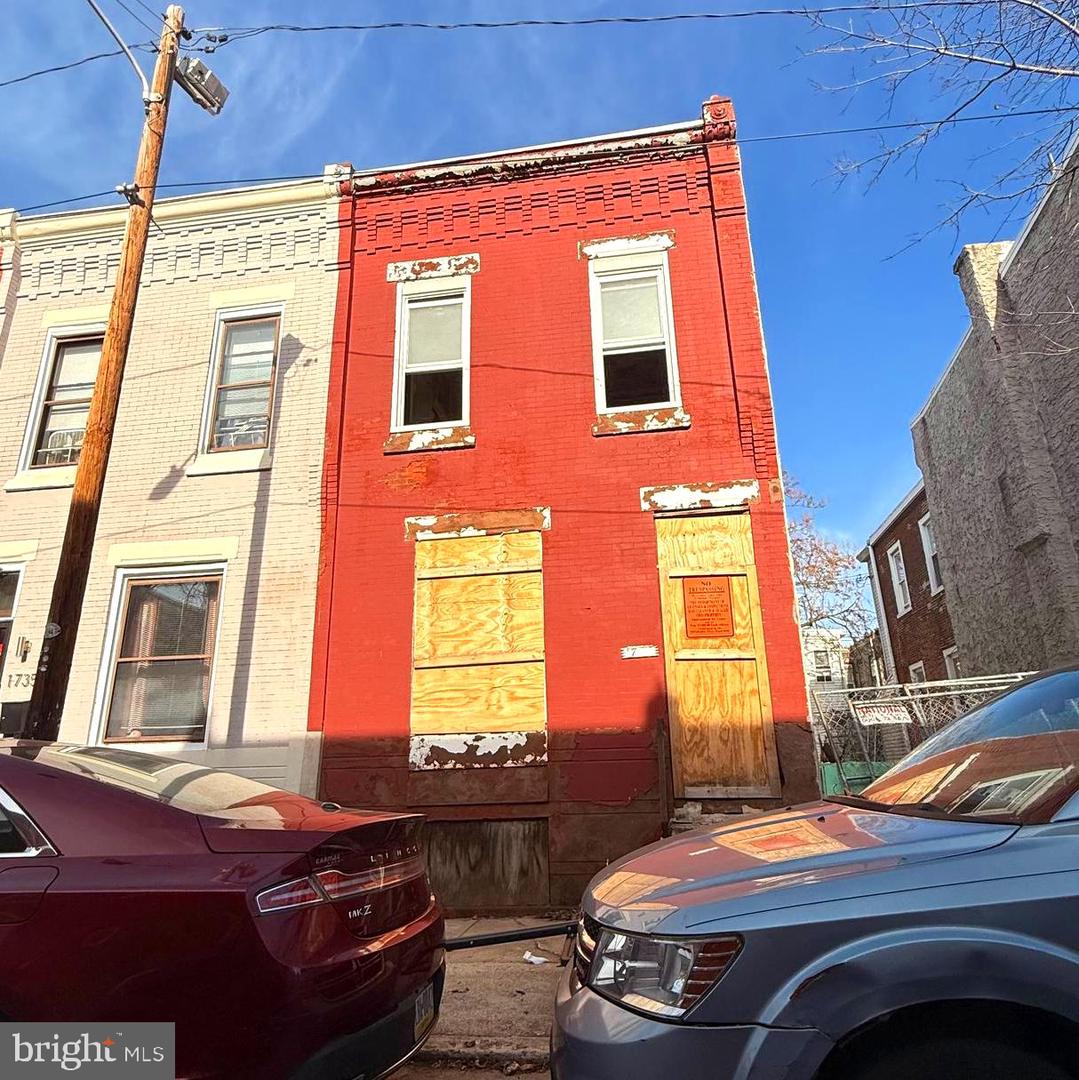 1733 Edgley St Property Photo 2