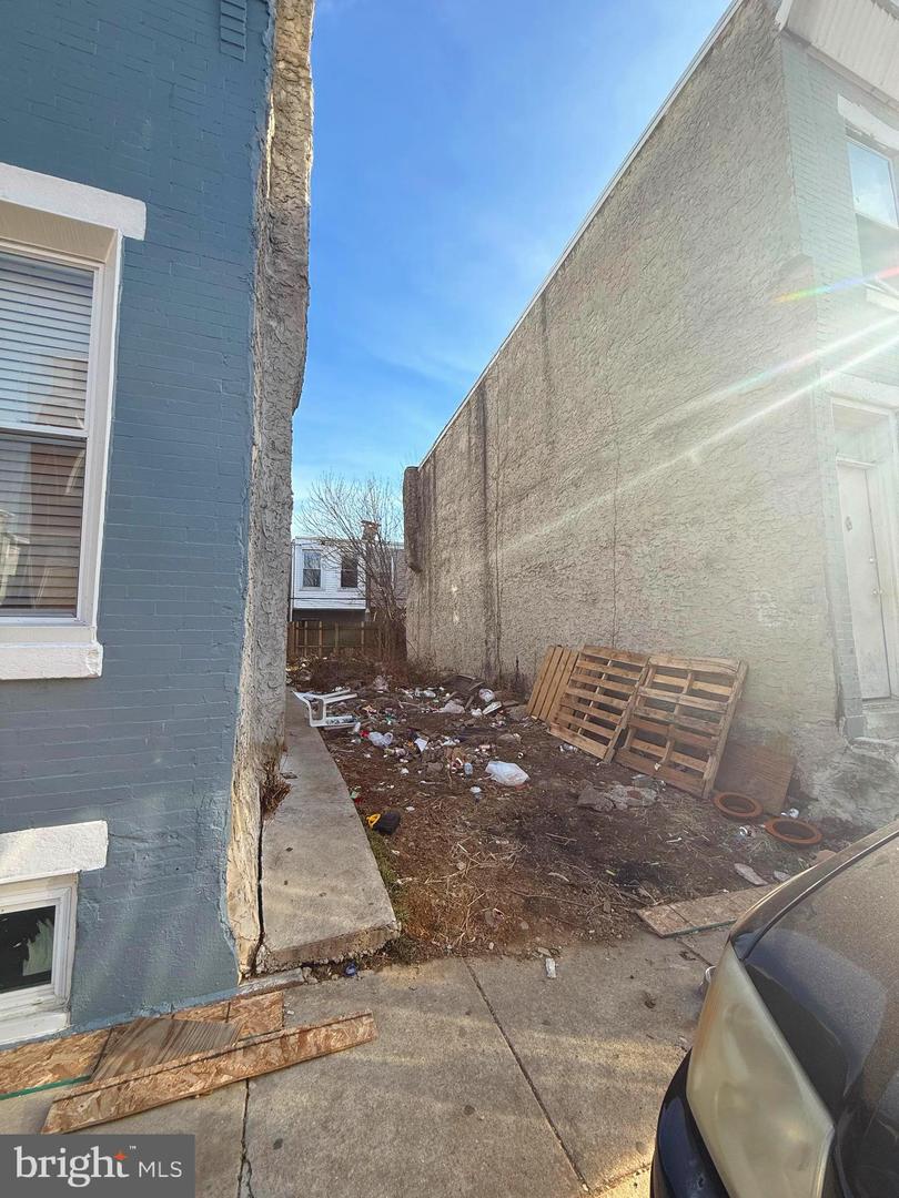 1831 N BUCKNELL ST Property Photo 1