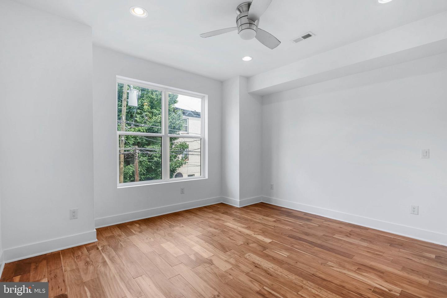 2242 N Howard St Property Photo 15