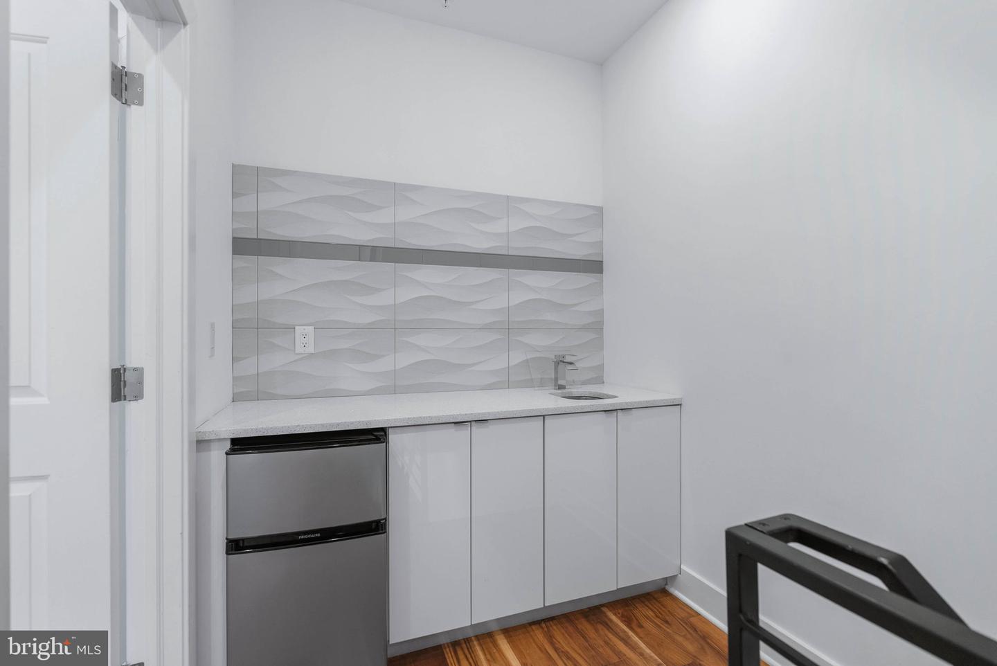 2242 N Howard St Property Photo 16