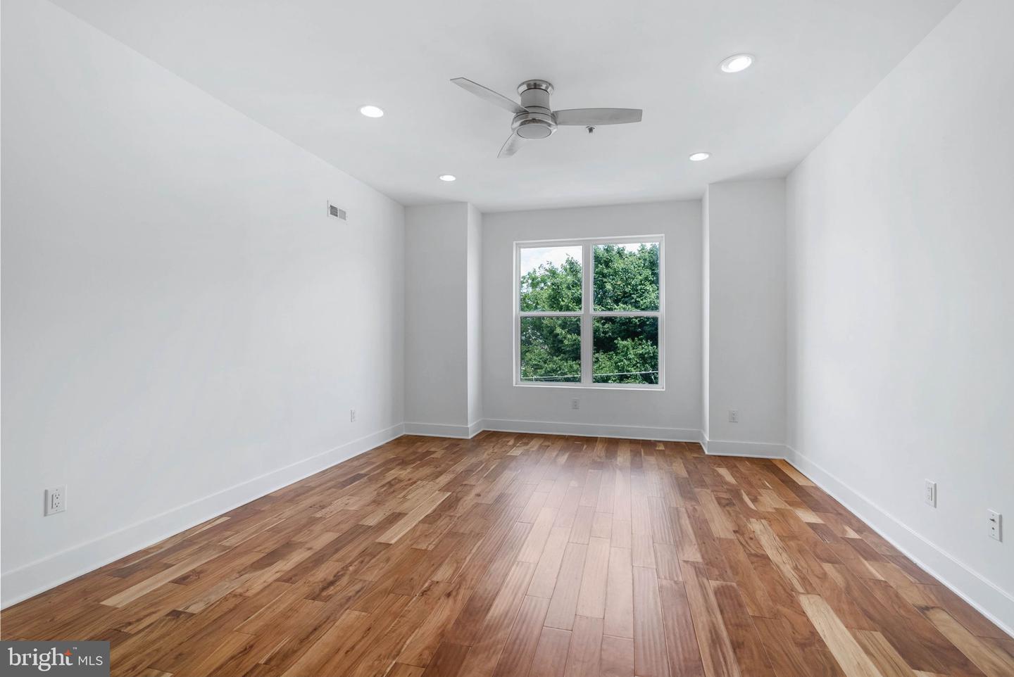 2242 N Howard St Property Photo 17