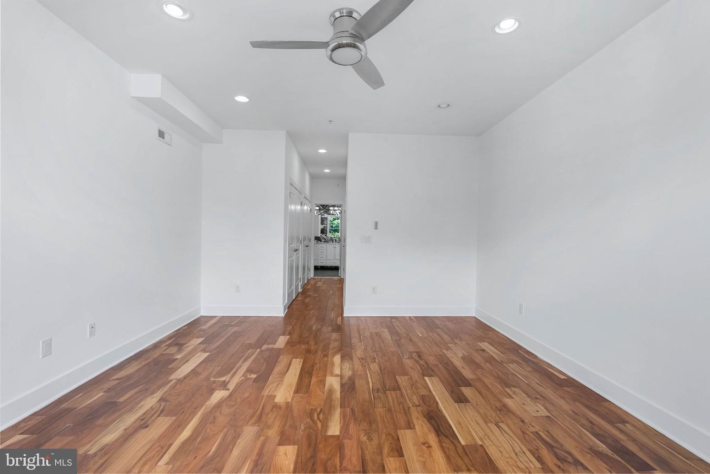 2242 N Howard St Property Photo 18